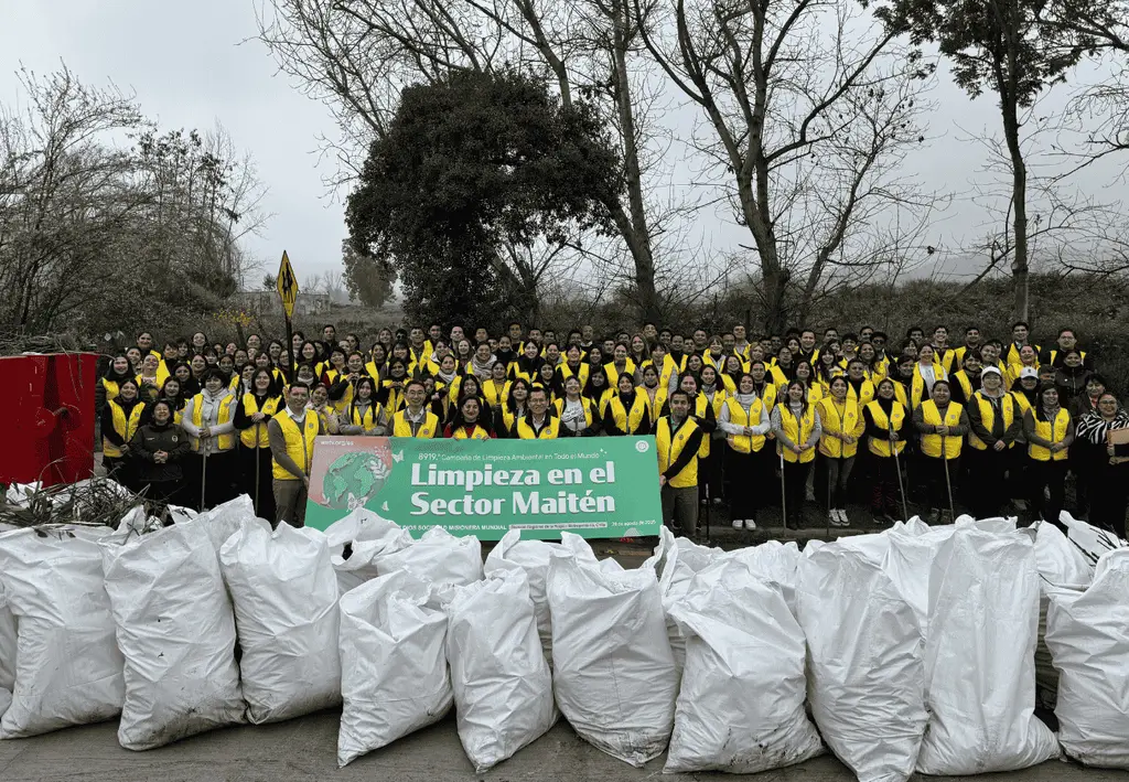 Iglesia de Dios realiza limpieza ambiental en Maipú