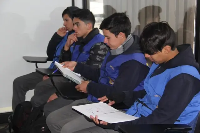 Las trabas en el acceso a la educación para jóvenes de bajos recursos