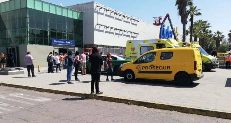 Disparos iban y disparos venían: Mañana del terror se vivió en supermercado Líder de Monte Tabor