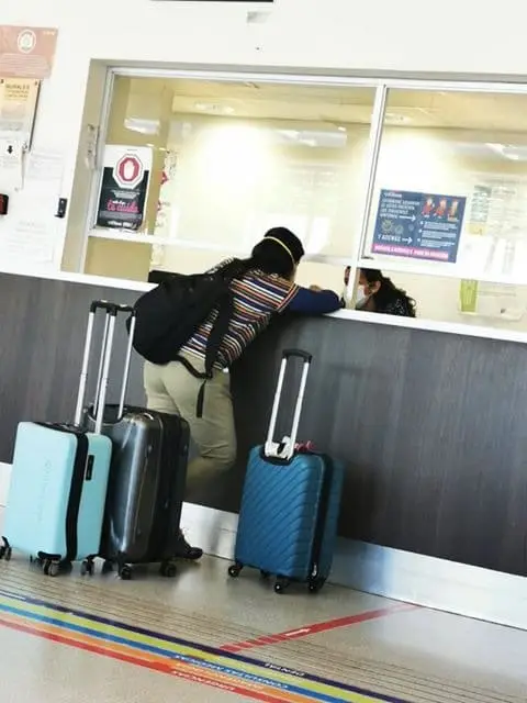 Algunas personas han ido desde el aeropuerto hasta el hospital de Maipú. Con ello, el rumor cunde, sin embargo, ningún caso en la comuna ha dado positivo
