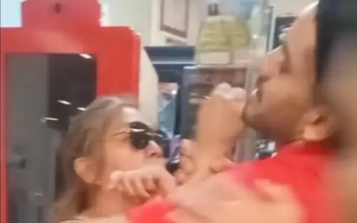 Oxxo señora xenofóbica