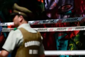 Carabinero (r) de 69 años recibe dos disparos tras asalto a su minimarket en Maipú: uno le dio en el ojo