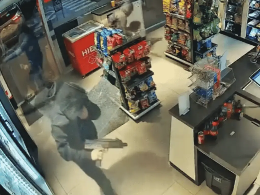Tenían entre 13 y 16 años: tres menores detenidos en Maipú tras violento robo armado en servicentro de San Bernardo