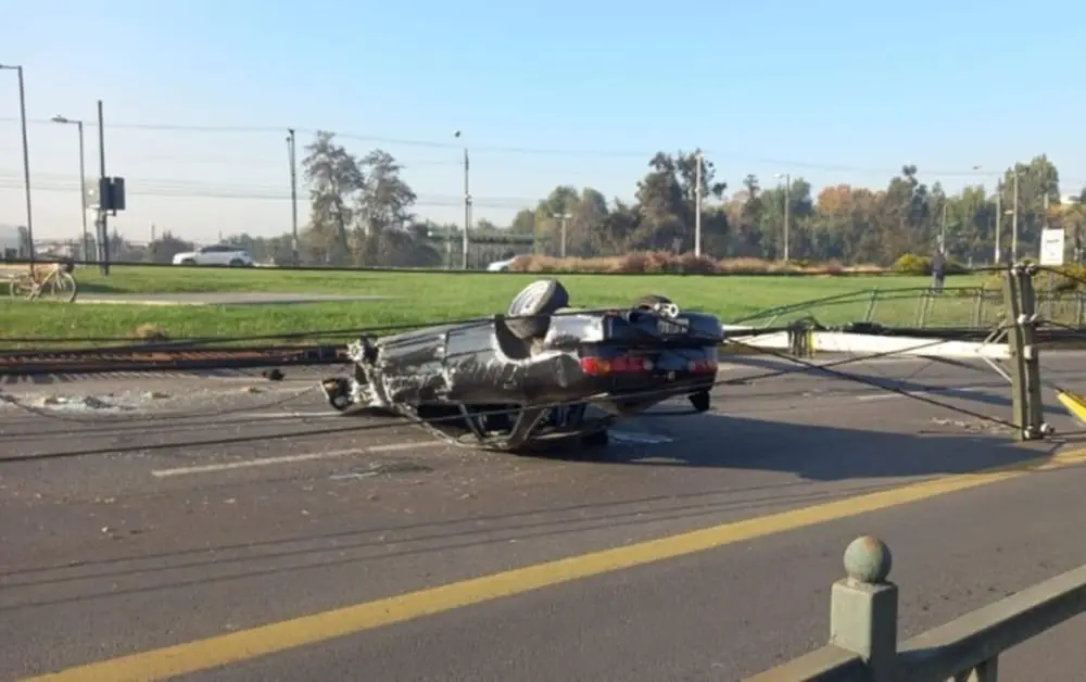 auto volvado pajaritos maipu 2