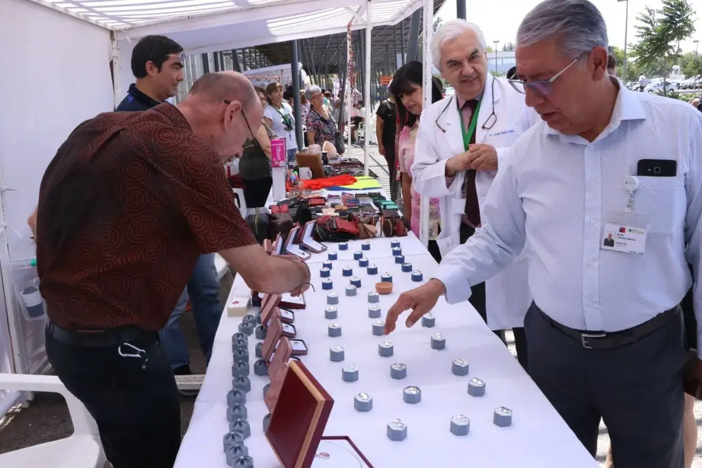 Dr. Juan Kehr, director del Hospital El Carmen sobre feria navideña: «Para nuestro hospital es muy importante apoyar a la comunidad»