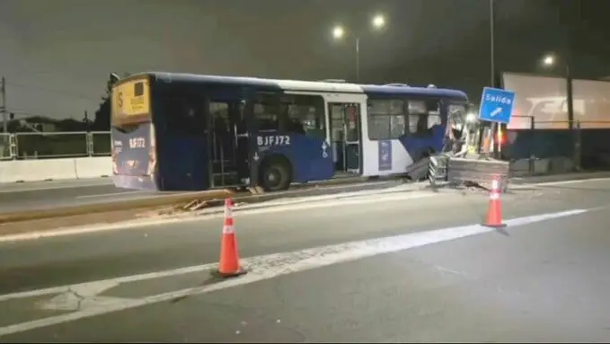 bus red choque asalto
