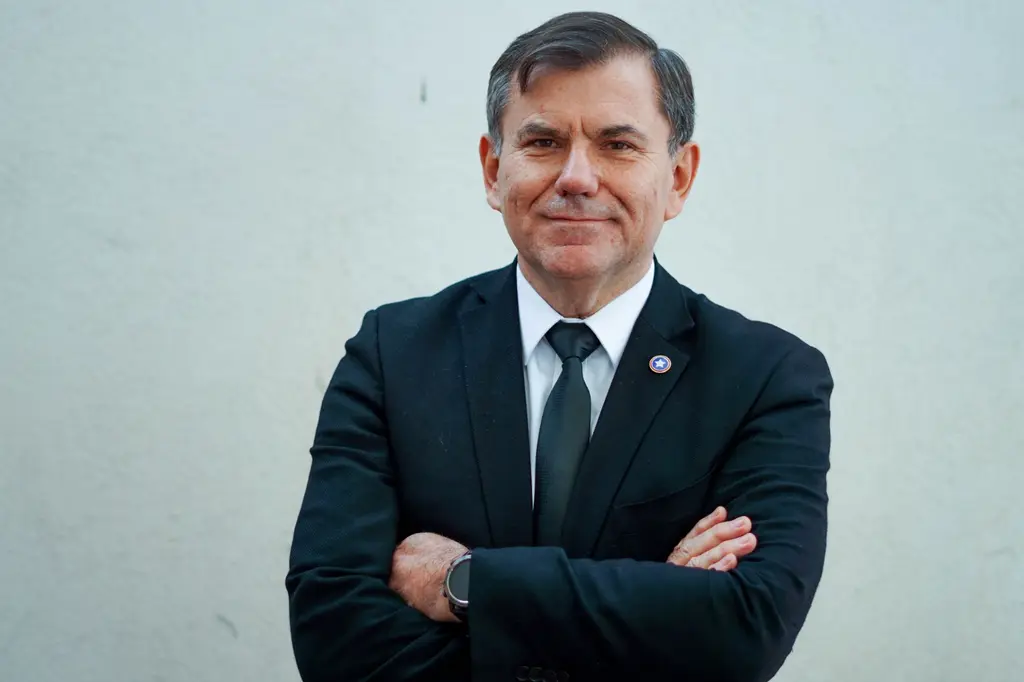 Enrique Bassaletti entre los candidatos a la Cámara de Diputados