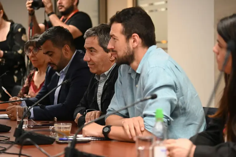 Gobierno Regional anuncia programa de reinserción laboral para comerciantes ambulantes de Maipú y otras 8 comunas de la capital