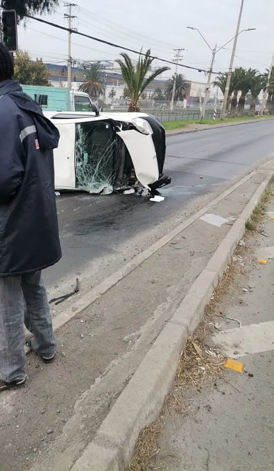 Accidente: Auto terminó volcado en Camino a Melipilla con Santa Marta