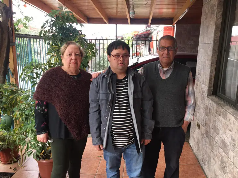 Ariel con sus padres - La Voz de Maipú