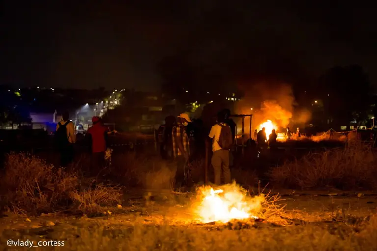 Crónica: Una noche en la toma del Pajonal