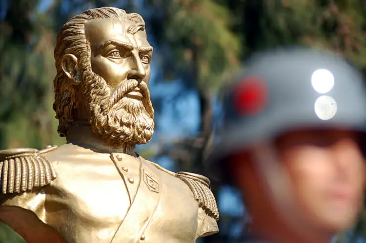 Busto del Coronel Santiago Bueras fue vandalizado en Maipú