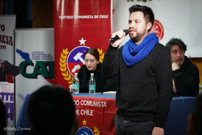 Gustavo Gatica Hablándole a la militancia