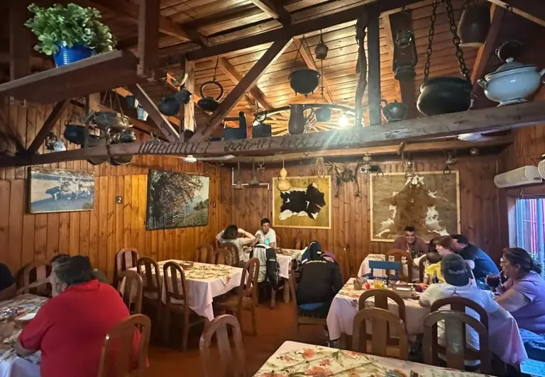 Restaurant El Sauce en Lo Abarca, a una hora de Maipú.