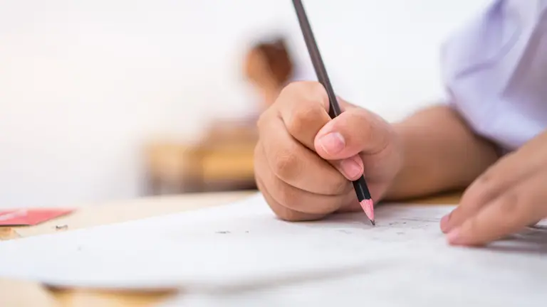 triste confirmación educación