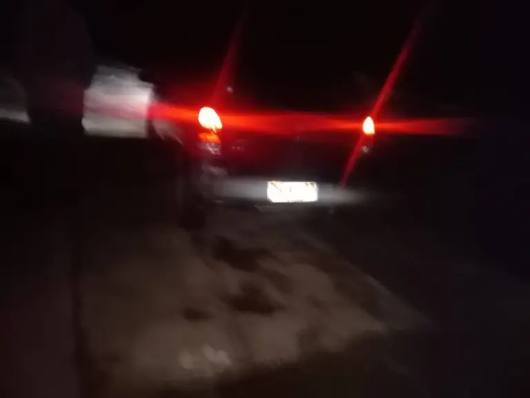 La camioneta en la que se dio a la fuga el misterioso sujeto (la patente fue intencionalmente desenfocada)