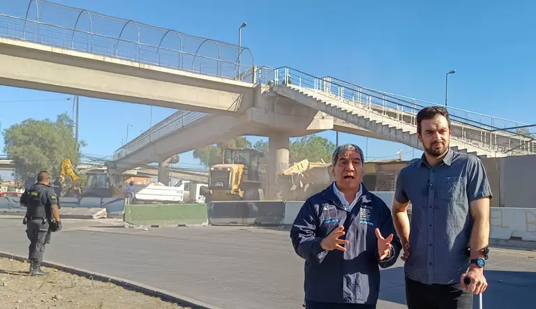 Tomas Vodanovic junto a Gonzalo Durán, Delegado Presidencial durante el desalojo del campamento el trébol