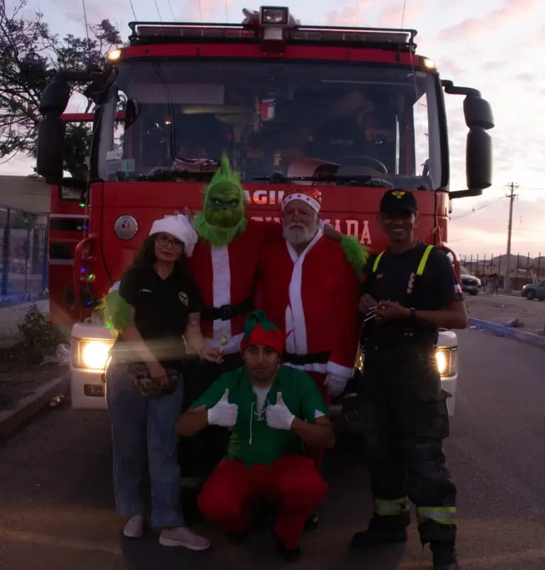 actvidades navideñas del cuerpo de bomberos de maipú
