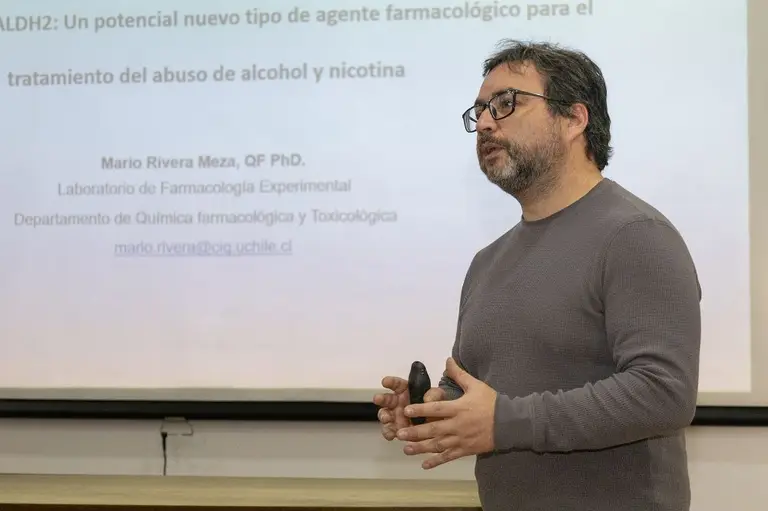 Profesor Mario Rivera Meza , académico del Departamento de Química Farmacológica y Toxicológica de la Facultad de Ciencias Químicas y Farmacéuticas de la Universidad de Chile ,