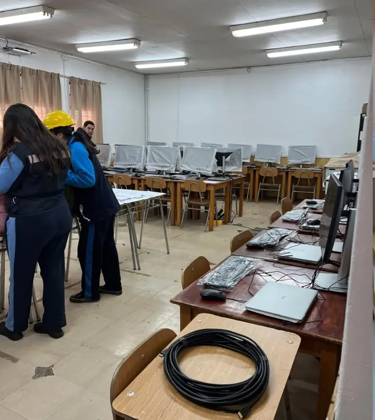 Liceo El Llano de Maipú será equipado con nueva sala tecnológica gracias a fondo de la CChC