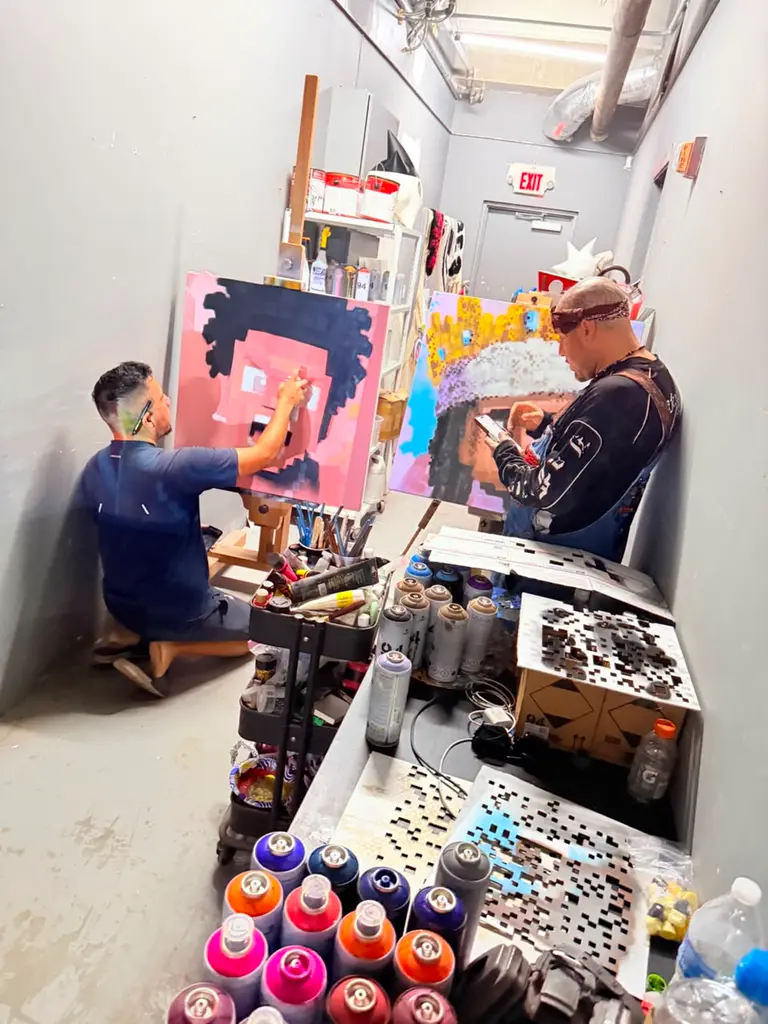 Muralista maipucino pintó la escenografía de la maratón de Minecraft de IShowSpeed y Kai Cenat