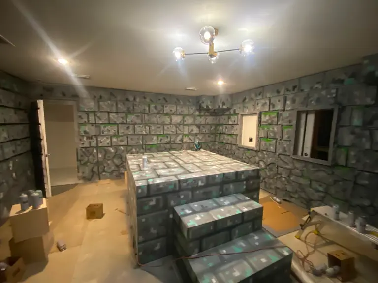 Muralista maipucino pintó la escenografía de la maratón de Minecraft de IShowSpeed y Kai Cenat
