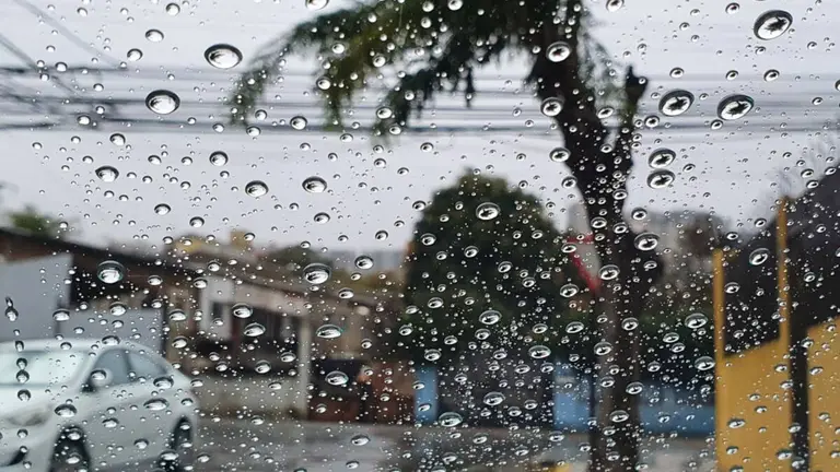 Precipitaciones débiles en la Región Metropolitana: pronostican chubascos aislados y nubosidad para esta semana