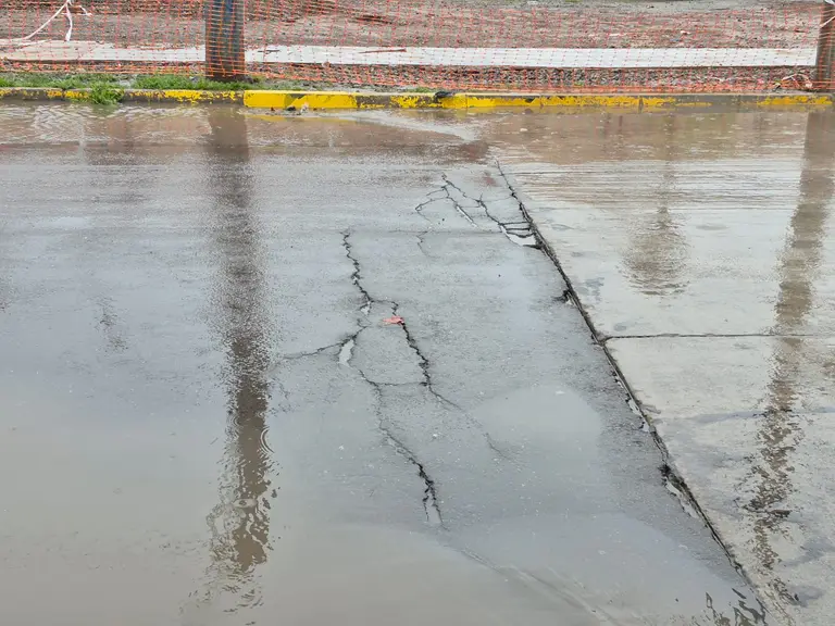 «Esto no es agua, es caca»: el relato de la Villa Versalles IV tras el colapso de sumideros y la inundación con aguas servidas durante sistema frontal