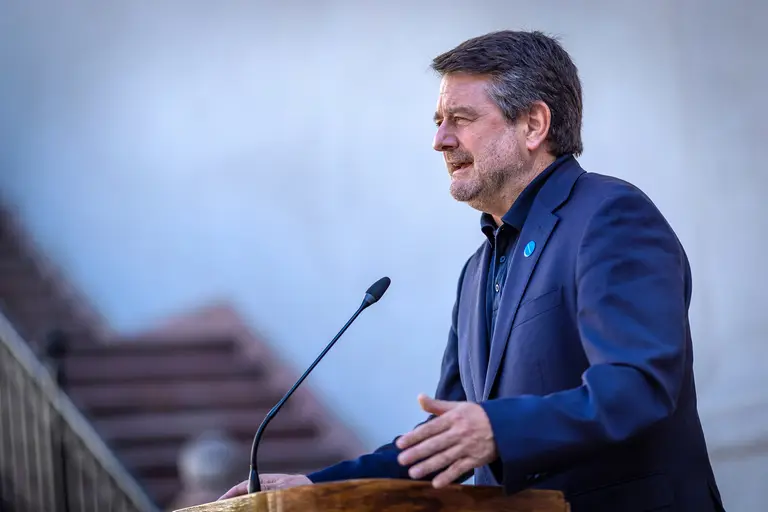 Vodanovic y alcaldes del poniente acuden a La Moneda para exigir que el Tren Melipilla llegue a Alameda y no quede a medias