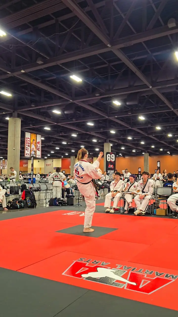 Maipucina Carolina Dahlin conquista tres títulos en su primer Mundial de Taekwondo ATA