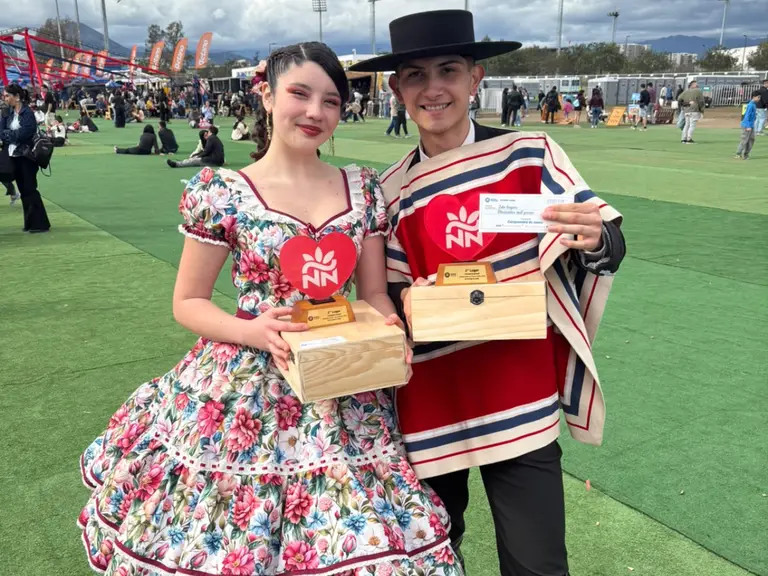 Catalina e Ignacio: los jóvenes maipucinos que llevan el alma cuequera al Campeonato Regional Jóvenes de San Pedro