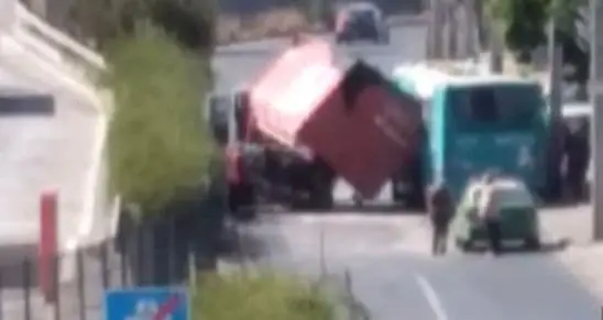 accidente camión bus encerrona