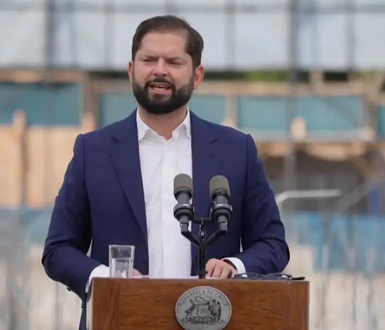 boric anuncia proyecto de fin al CAE