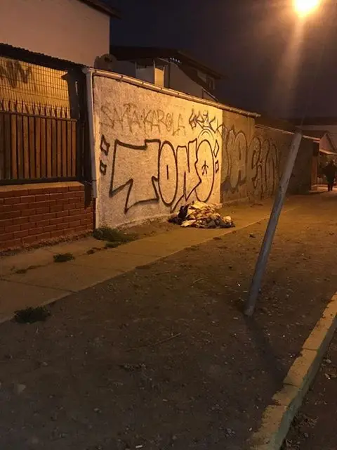 Un hombre que no alcanzó lugar en el albergue