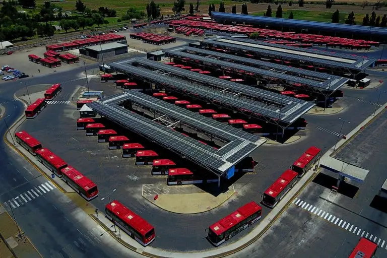A pesar de la evidencia: Gloria Hutt desmiente negligencia por disminución de recorridos Red