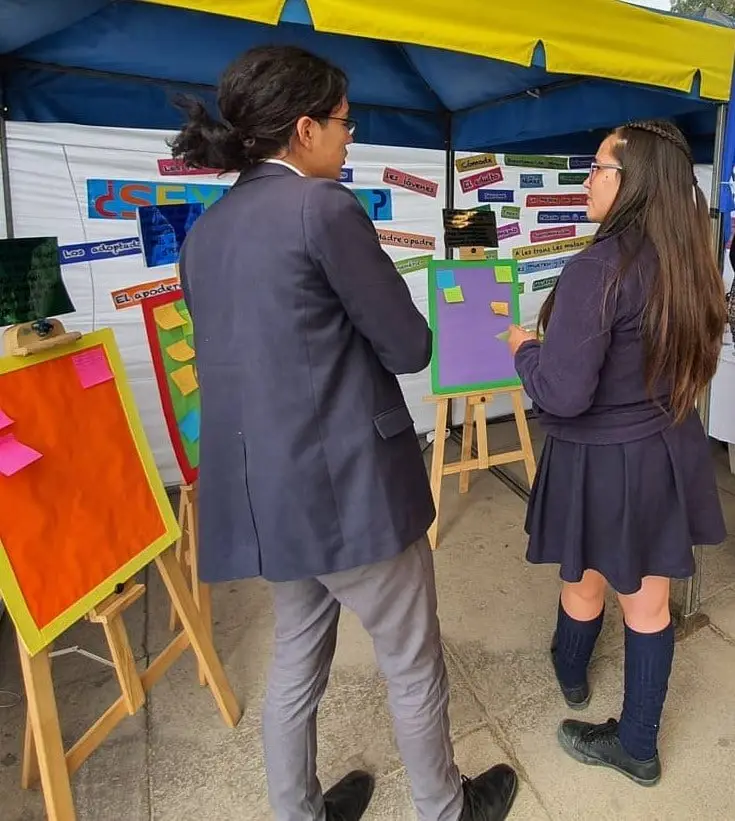 «Tener un lenguaje inclusivo como el todes no ha cambiado su mentalidad»: profe del Liceo Nacional lidera investigación científica sobre sexismo lingüístico