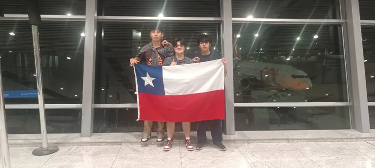 Lucas Gutiérrez junto a la delgación chilena