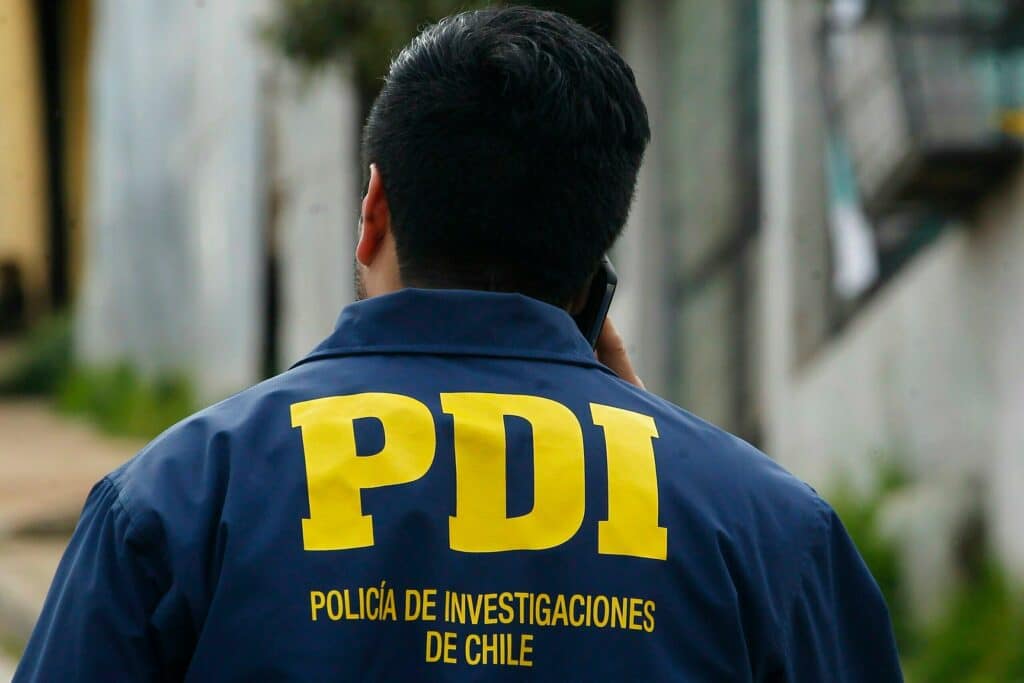 mujer detenida pdi homicidio parque forestal las condes allanamiento acribillados