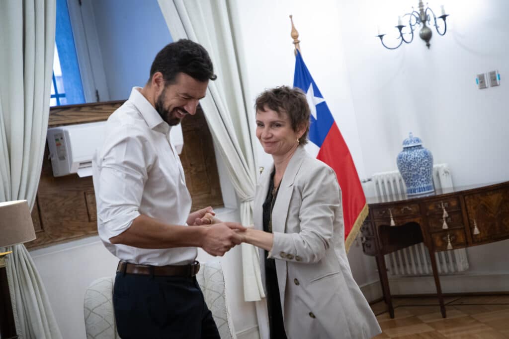 Tomás Vodanovic en la reunión con la ministra Tohá en lo que marcó el inicio de la jornada de seguridad