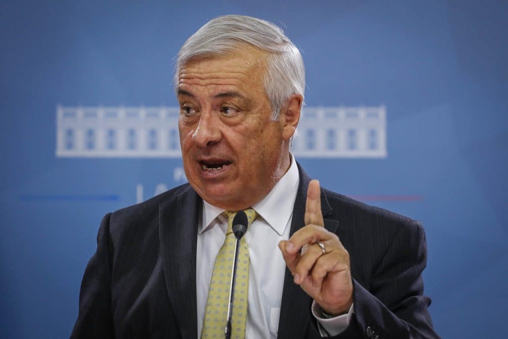Ministros Blumel y Mañalich deslizan críticas a cuarentena comunal anunciada por Cathy Barriga
