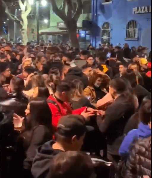 Masivo carrete improvisado en Barrio Bellavista termina con solo 3 detenidos