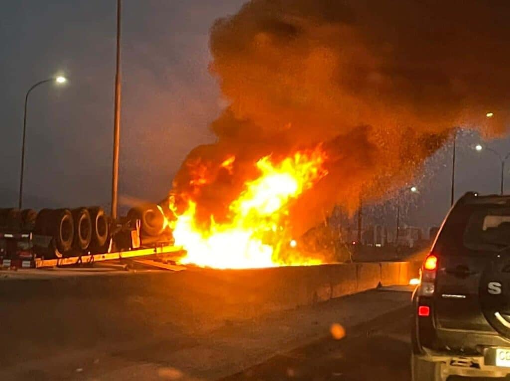 tránsito accidente incendio