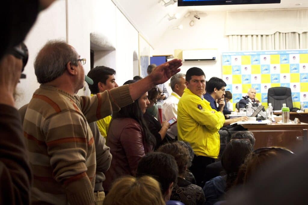Concejo Municipal de Maipú se convierte en un hervidero
