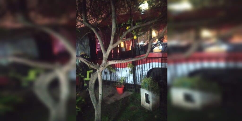 red bus choca viviendas