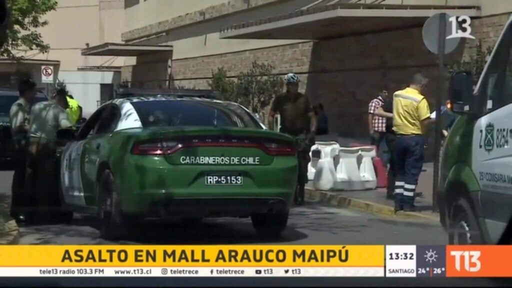 A balazos escapan asaltantes de Mall Arauco Maipú: hablan testigos