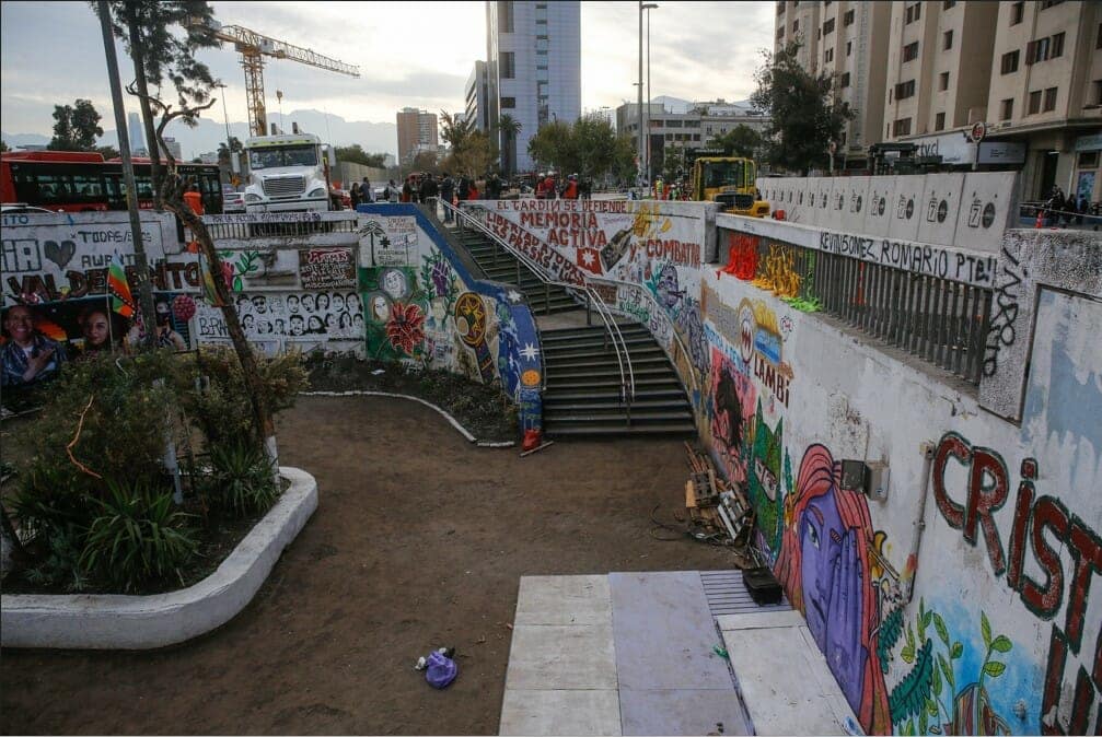 estación baquedano acceso principal