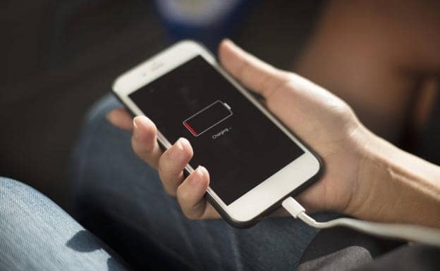 Un inicio de clases distinto: Entra en vigencia nueva ley que prohíbe el uso de celulares en colegios