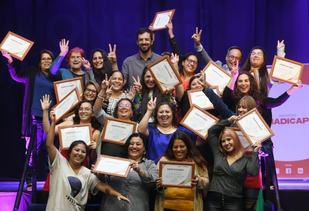 certificación habilidades digitales mujeres