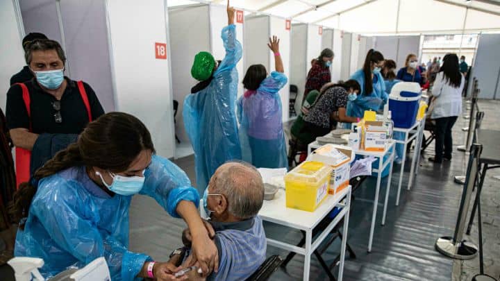 Chile marca nuevo récord superando los 18 mil casos de Covid