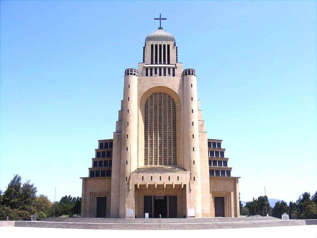 Inauguración de Templo Votivo: De honores a la Virgen del Carmen a instrumento político de la Dictadura Militar
